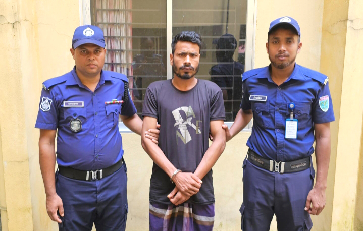 গোয়াইনঘাটে ২২৪ বস্তা চিনি ও মোটরসাইকেলসহ গ্রেফতার ১