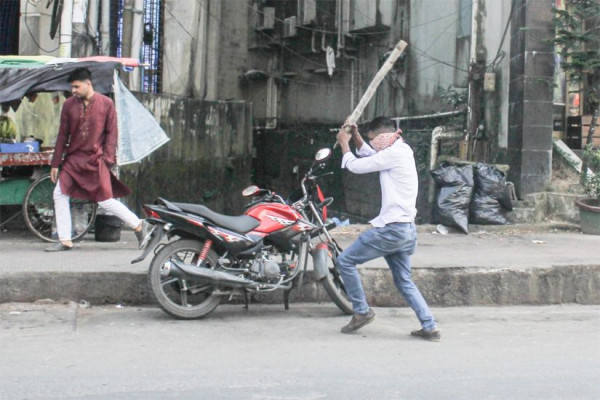 সিলেটে সাংবাদিকের মোটরসাইকেল ভাঙচুর