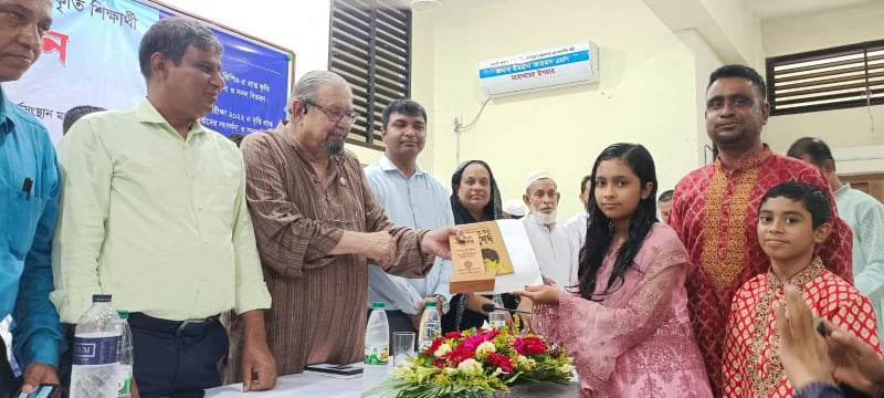 প্রত্যেক শিক্ষার্থীকে বঙ্গবন্ধুর স্বপ্নের সোনার মানুষ হয়ে গড়ে উঠতে হবে : প্রবাসী কল্যাণ মন্ত্রী