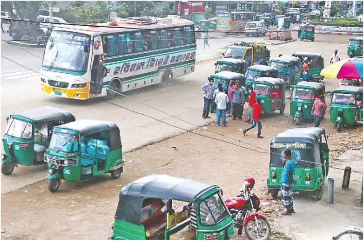 হুমায়ুন রশিদ চত্বরে চাদাঁবাজ সন্ত্রাসীদের কাছে জিম্মি অটোরিক্সা চালক শ্রমিকরা !