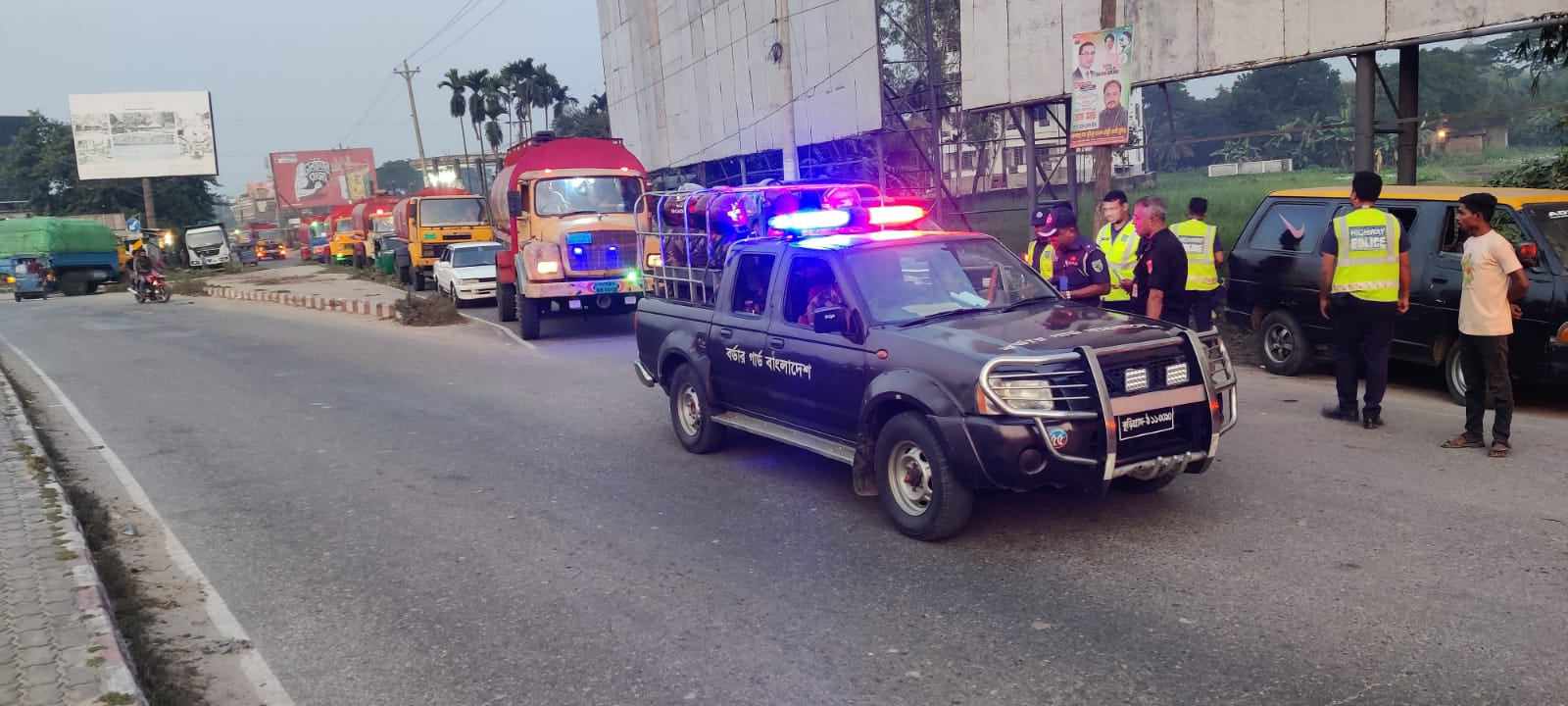 বিজিবি ও পুলিশি পাহারায় ডিপোতে পৌঁছে পেট্রলবাহী গাড়ি