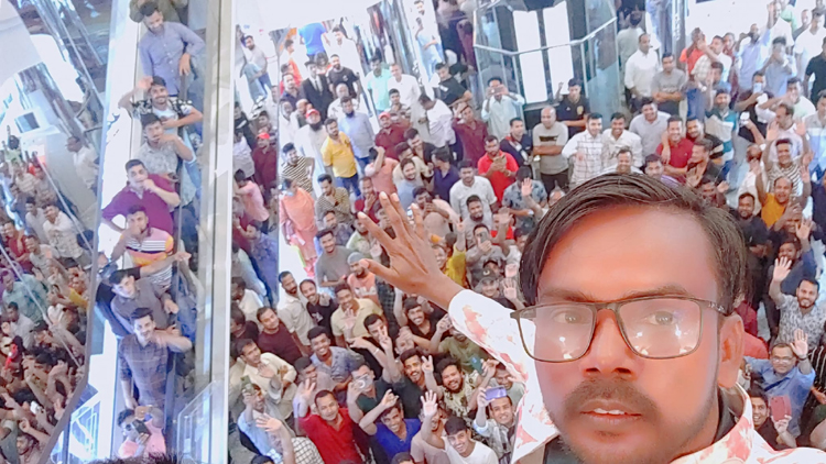 দুবাইয়ে প্রবাসীদের ভালোবাসায় সিক্ত হলেন হিরো আলম