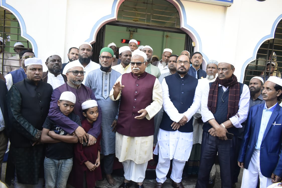 মুসল্লিদের কাছে দোয়া চাইলেন শফিক চৌধুরী