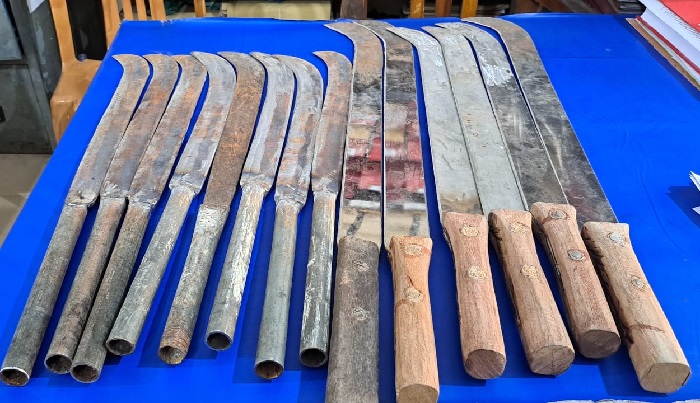 সিলেটে খাটের নিচ থেকে ১৪ রামদা উদ্ধার, যুবক আট