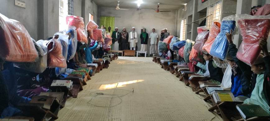 গোয়াইনঘাটে আব্দুল হাকিম চৌধুরীর কম্বল বিতরণ