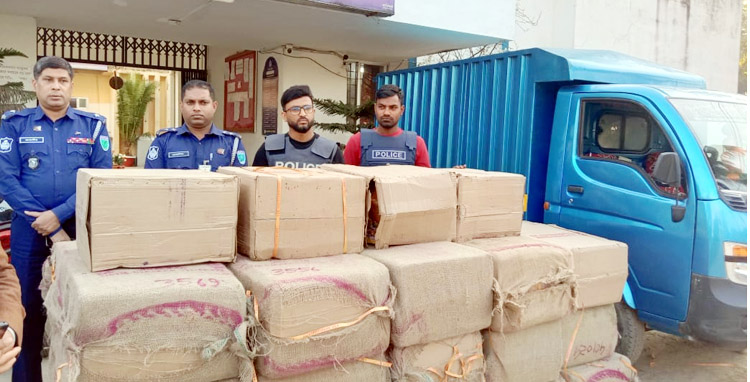 কানাইঘাট থানা পুলিশের অভিযানে ভারতীয় নাসির বিড়ির চালান সহ গাড়ী আটক