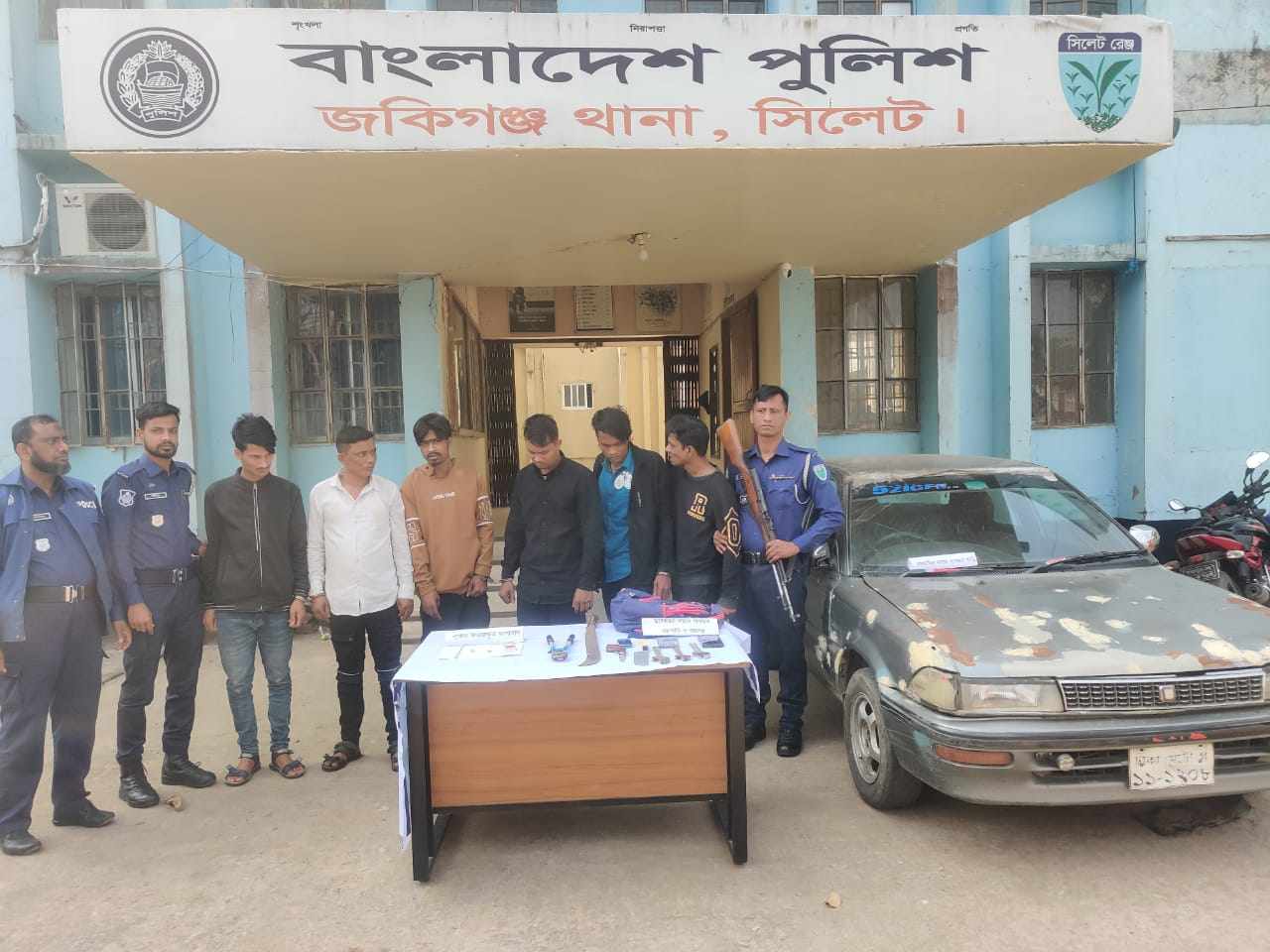 জকিগঞ্জে পুলিশের অভিযানে ৬ ডাকাত গ্রেফতার