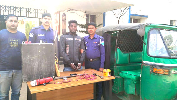 কানাইঘাটে মোবাইল টাওয়ারের ব্যাটারি চোর আটক