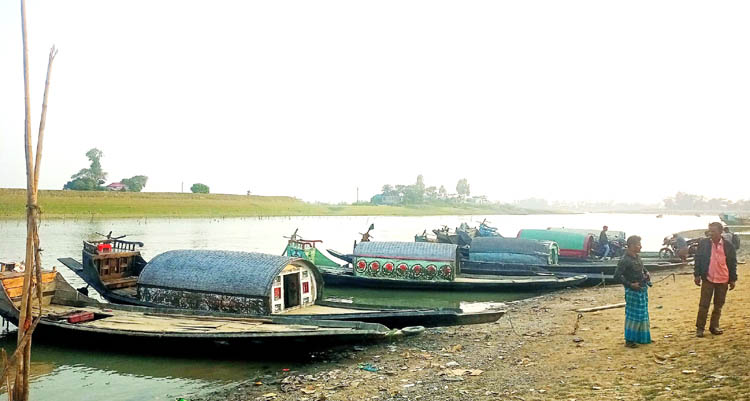 দিরাইয়ে নৌকা থেকে অবৈধভাবে চাঁদা উত্তোলন করছে প্রভাবশালীচক্র