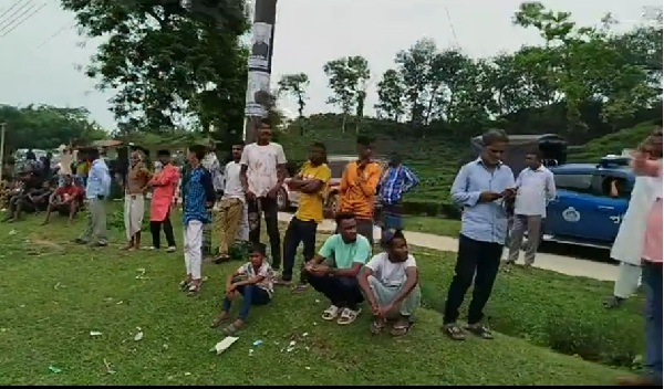 জাল ভোটের অভিযোগে চা শ্রমিকদের ভোট বর্জন