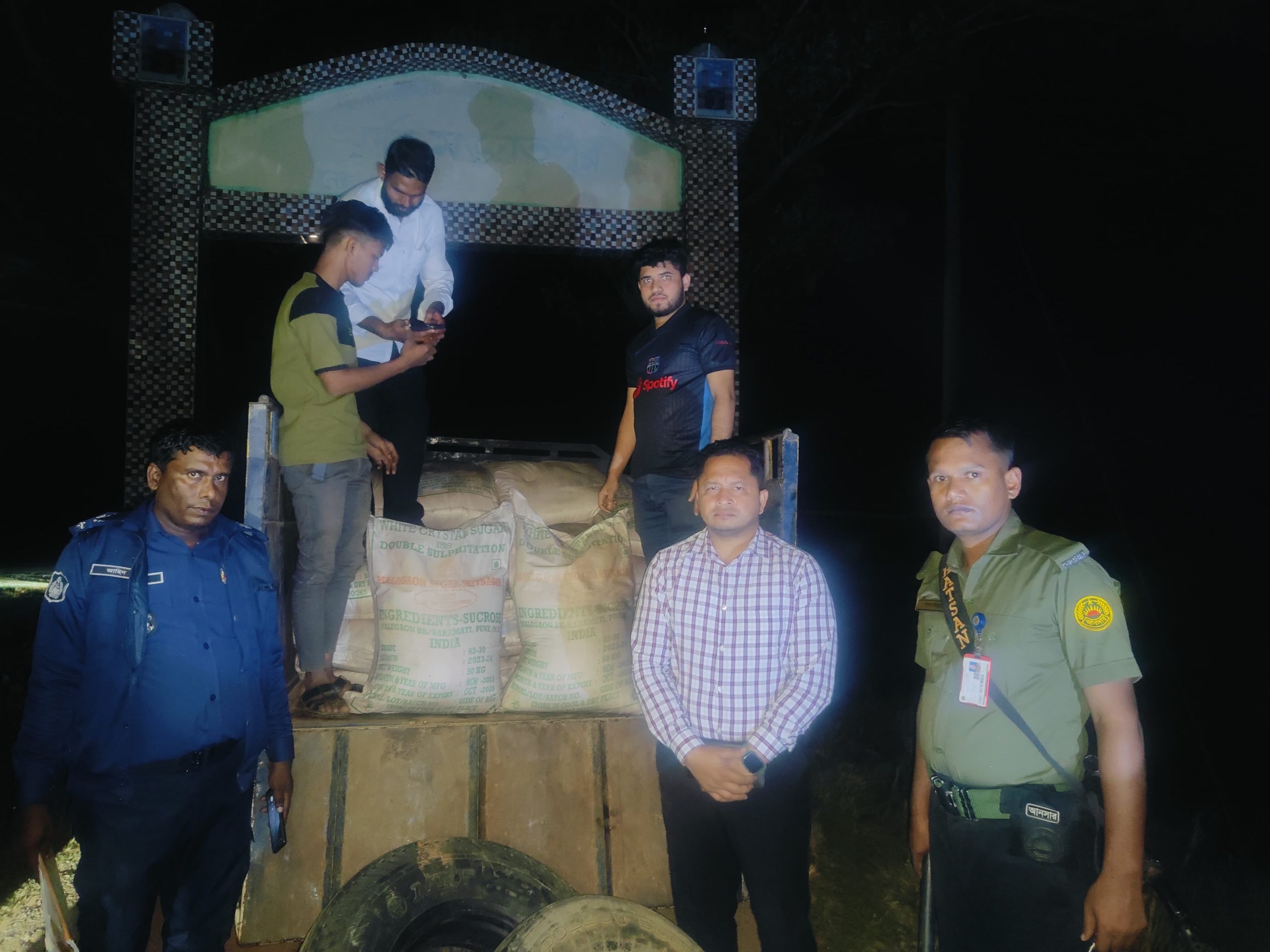 গোয়াইনঘাটে রহস্যের ঘুমে পুলিশ : চোরাচালানের বিরুদ্ধে ইউএনও’র অভিযান