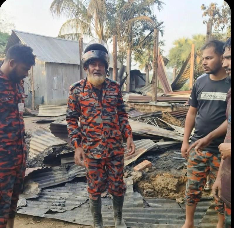 রাজনৈতিক প্রতিহিংসার জেরে দোয়ারবাজারে বিএনপি নেতা ফারুকের ৫টি বসতঘরে আগুন, লুটপাট