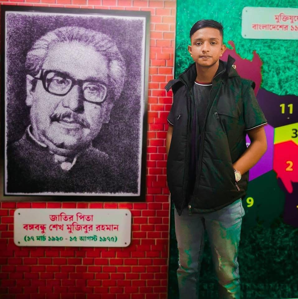 সাবেক ছাত্রলীগ নেতার বাড়িতে হামলা বৈষম্যবিরোধী আন্দোলনের জেরে উত্তেজনা, প্রাণনাশের হুমকি, বাড়ি ভাঙচুর