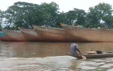বালু উত্তোলন নামে সুরমায় তান্ডব ধ্বংসের মুখে বন্যা নিয়ন্ত্রন বাঁধ