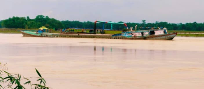 সিলেটে সুরমা নদী খাবলে খাচ্ছে বিএনপি’র ডিপজল