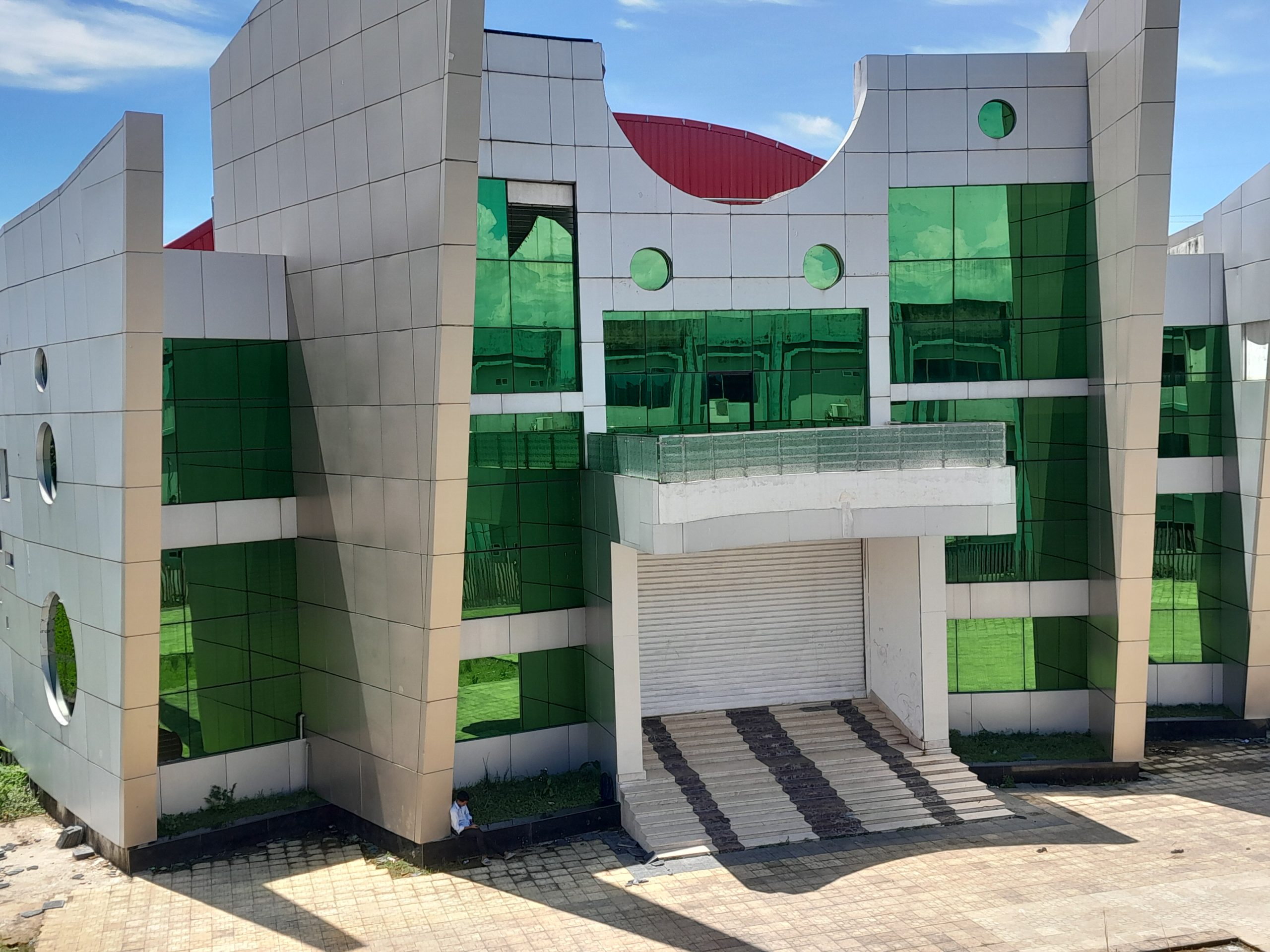 ছাতকে ১৩ কোটি টাকা ব্যয়ে অডিটোরিয়াম হচ্ছে না ব্যবহার