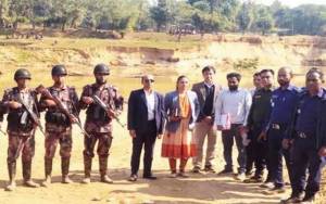 জৈন্তাপুরে টাস্কফোর্সের অভিযানে ২০ হাজার ঘনফুট বালু জব্দ, ৫০ নৌকা ধ্বংস