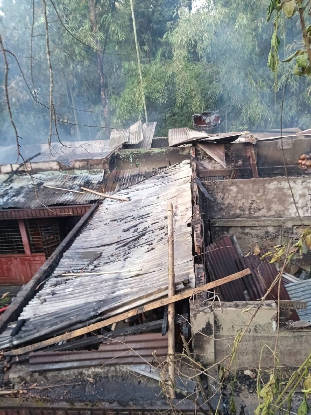 গোয়াইনঘাটে অগ্নিকাণ্ডে বীরেন্দ্র মাস্টারের বসতঘর ভস্মীভূত: ফায়ার সার্ভিসের জন্য এলাকাবাসীর আর্তনাদ
