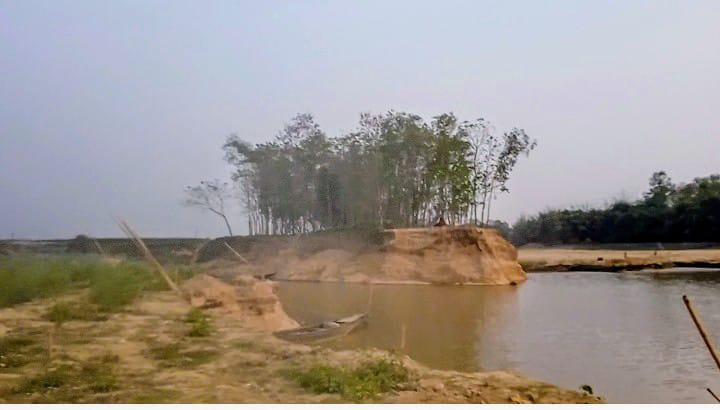 জৈন্তাপুরে ছিদ্দিকের অবৈধ বালু উত্তোলন: ধ্বংসের দ্বারপ্রান্তে শত শত বিঘা ফসলি জমি