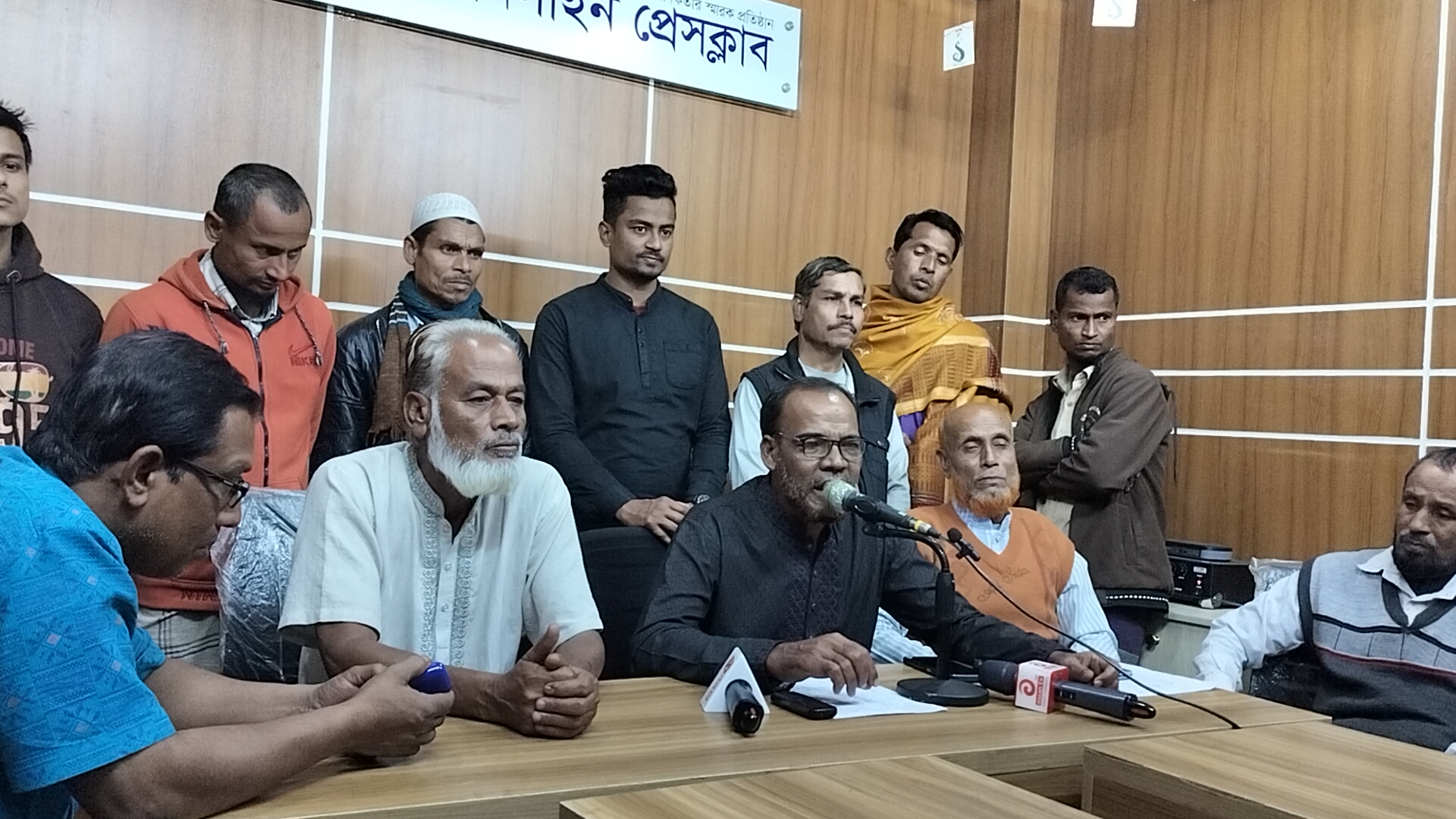 গোয়াইনঘাটে মসজিদে নামাজরত মুসল্লীদের উপর হামলা, ক্ষুব্ধ গ্রামবাসী