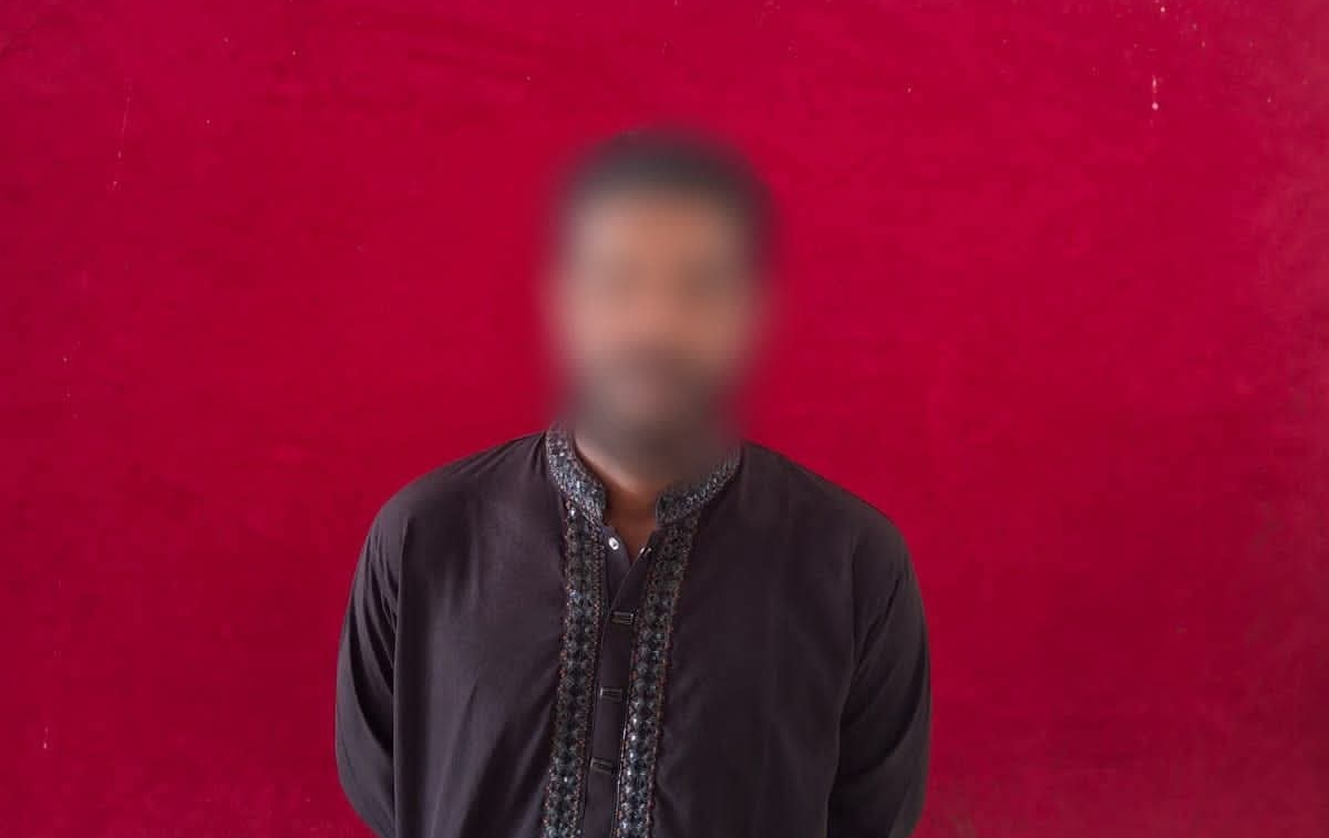 নামাজ চলাকালে মাজার প্রাঙ্গণে চুরি, ৪ মামলার আসামি মিন্টু গ্রেপ্তার