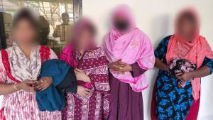সিলেটে এসএ পরিবহনের সামন থেকে চার তরুণী আটক