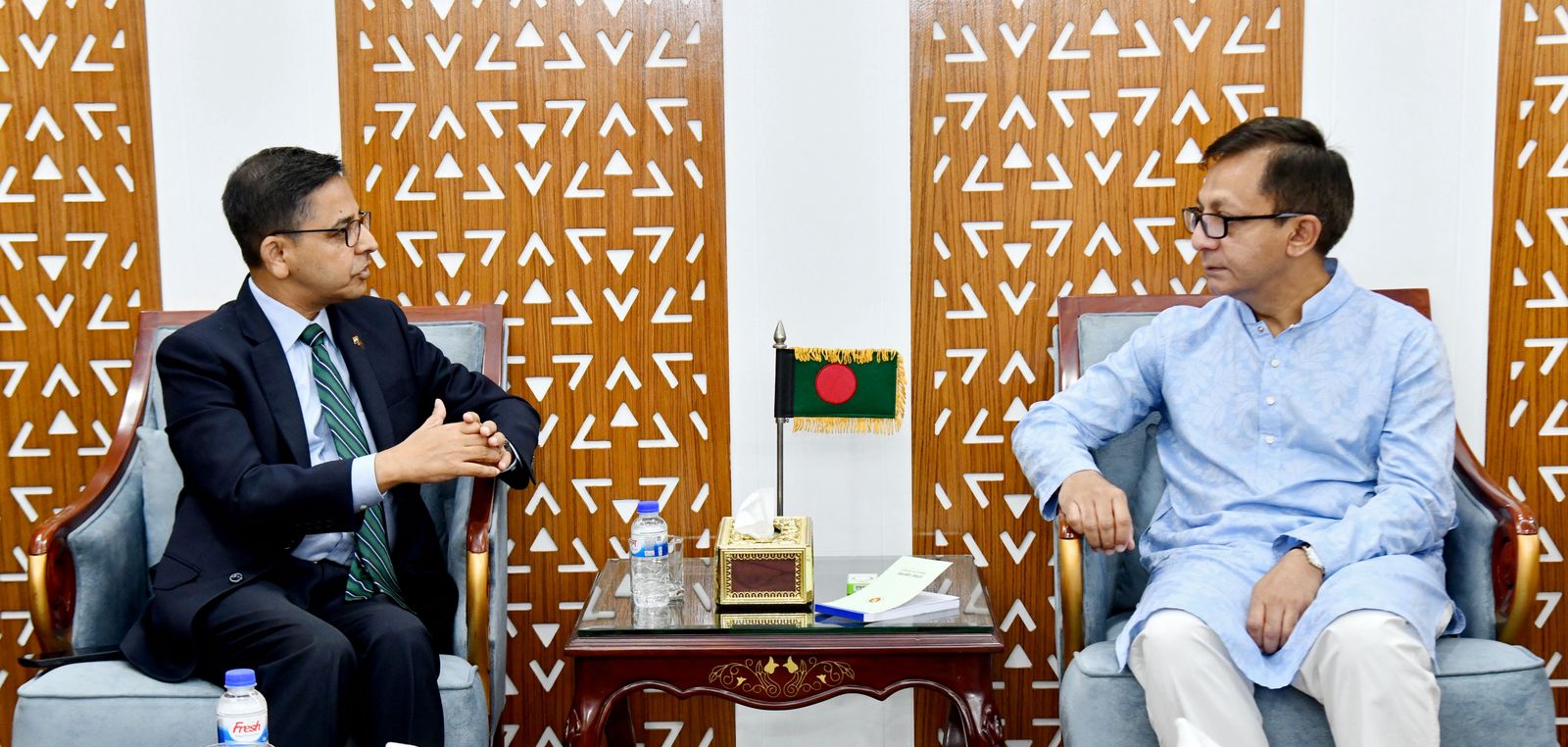 দ্বিপাক্ষিক বাণিজ্য ও শিল্প সহযোগিতা নিয়ে ভারতের হাইকমিশনারের সাথে বাণিজ্যমন্ত্রীর বৈঠক