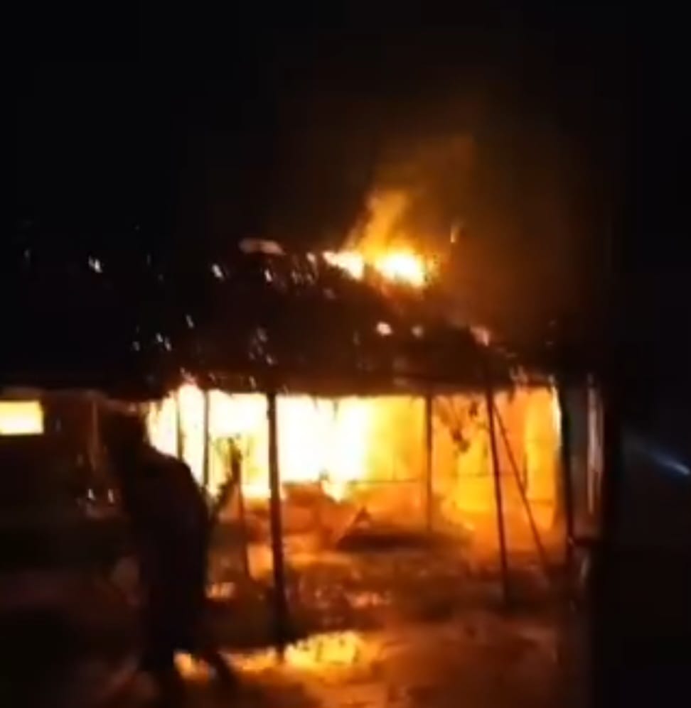 জৈন্তাপুরে পূর্ব শত্রুতার জেরে যুুক্তরাজ্য প্রবাসীর বাড়ীতে অগ্নিসংযোগ