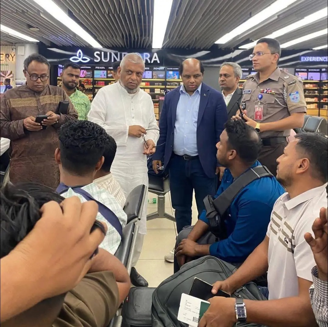 বিমানবন্দরে তৎপরতায় প্রশংসিত মন্ত্রী আরিফুল হক চৌধুরী