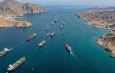 হরমুজ পার হতে প্রতি ব্যারেল তেলে ১ ডলার নেবে ইরান