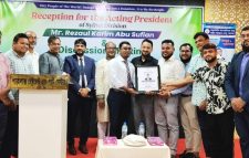 ফুলের পরিবর্তে এখন থেকে খাদ্য সামগ্রী উপহারের ব্যতিক্রমী সিদ্ধান্ত : আসক চেয়ারম্যান রকিব আল মাহমুদ