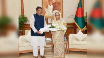 শেখ হাসিনার সঙ্গে ৪০ বিমান নিয়ে ঢাকায় নামার ঘোষণা আনোয়ারুজ্জামানের