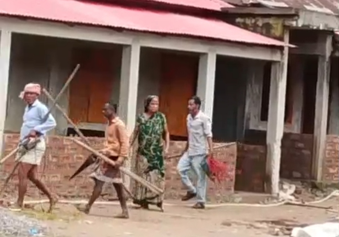 সাহেবের বাজারে আদালতের আদেশ অমান্য করে জায়গা দখলের চেষ্টা ও হামলার অভিযোগ