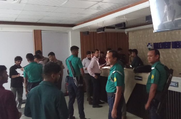 বিদেশ যাত্রীদের সাথে প্রতারণা, সিলেটের মেডিকেল সেন্টারকে লাখ টাকা জরিমানা
