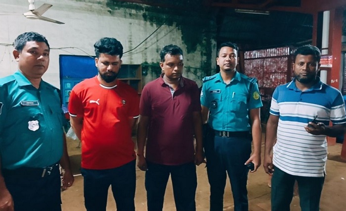 সিলেটে রেলওয়ের টিকিট কালোবাজারি চক্রের দুই সদস্য আটক