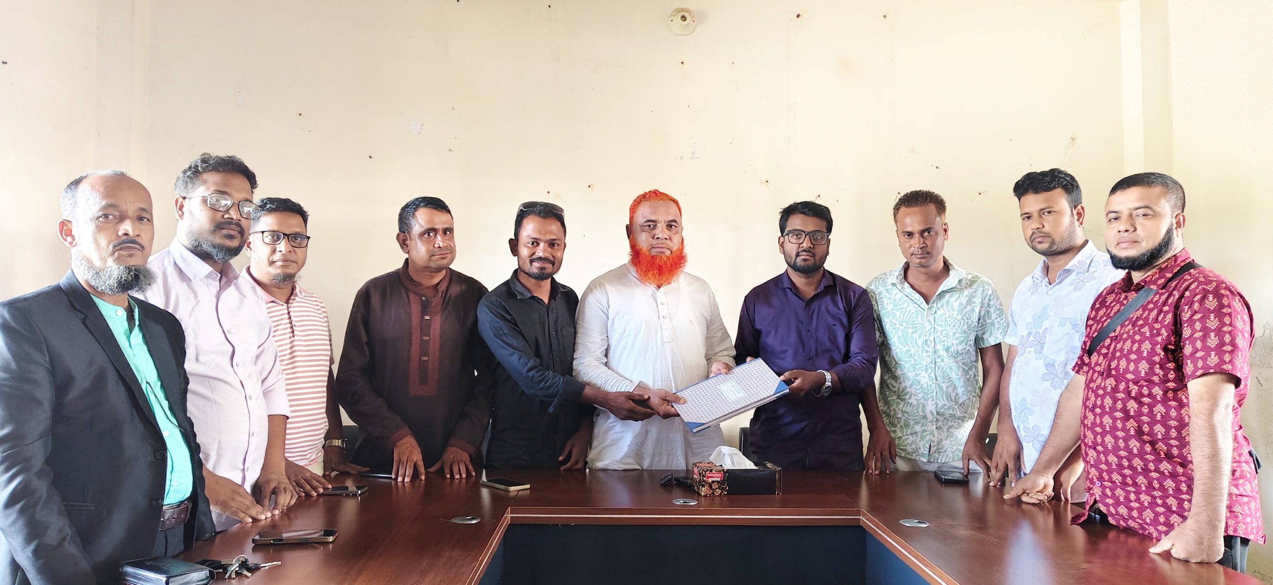 গোয়াইনঘাট প্রেসক্লাবে নতুন কমিটির দায়িত্ব গ্রহণ