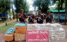 জকিগঞ্জ সীমান্তে বিজিবির অভিযান: প্রায় ১৪ লাখ টাকার ভারতীয় মদ ও চোরাচালান সামগ্রী জব্দ