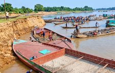 সুনামগ‌ঞ্জের বালু-পাথর লুটে বিপন্ন যাদুকাটা, মরাচেলা ও ধোপাজান নদী